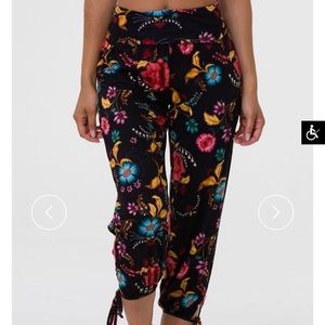 NWT Onzie Gypsy Lounge/Yoga pants. Size SM